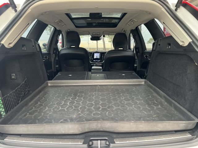 正2022年出廠，23年式，B4，全景天窗，360環景，HUD，電動尾門，原鈑件，原廠保養  第8張相片