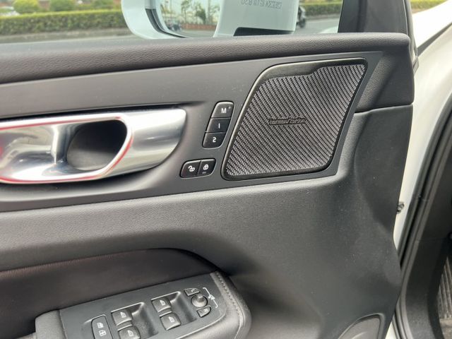 正2022年出廠，23年式，B4，全景天窗，360環景，HUD，電動尾門，原鈑件，原廠保養  第12張相片