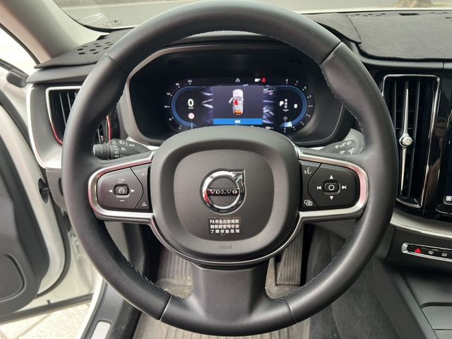 正2022年出廠，23年式，B4，全景天窗，360環景，HUD，電動尾門，原鈑件，原廠保養  第13張相片