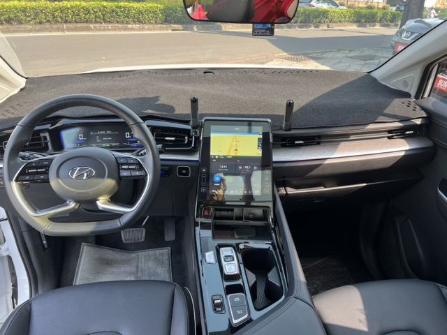 正24年出廠，一手車，B版VIP，***原廠保固中***，正7人座  第12張相片