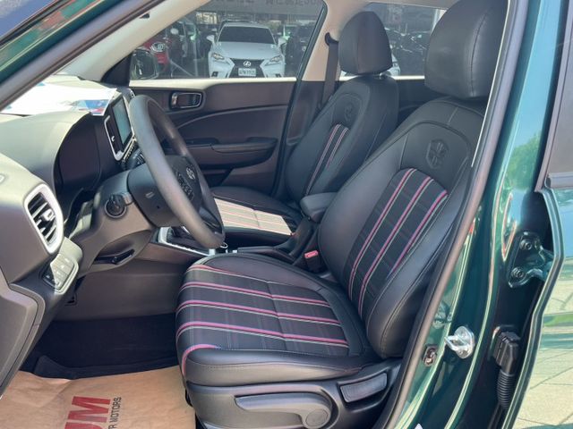 此車有5年延長保固.PS.TCS.6安.車道偏移. 限量牛津綠英倫版GLB款.新車保固中.典雅.潮流.大車室間家庭小休旅  第9張相片