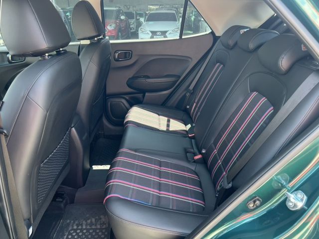 此車有5年延長保固.PS.TCS.6安.車道偏移. 限量牛津綠英倫版GLB款.新車保固中.典雅.潮流.大車室間家庭小休旅  第10張相片