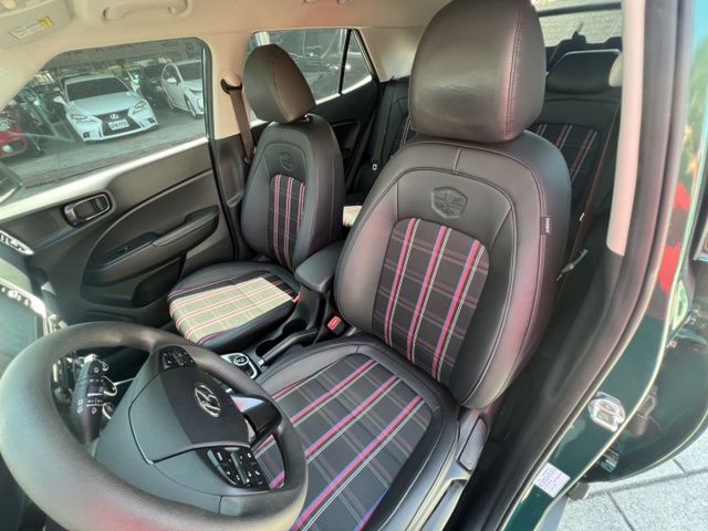 此車有5年延長保固.PS.TCS.6安.車道偏移. 限量牛津綠英倫版GLB款.新車保固中.典雅.潮流.大車室間家庭小休旅  第12張相片