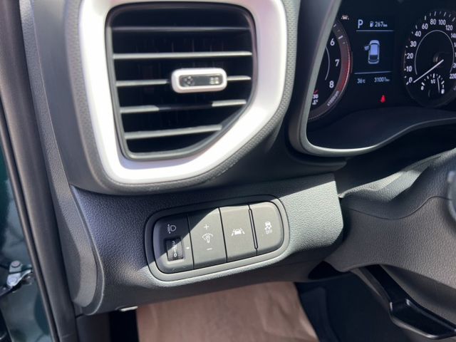 此車有5年延長保固.PS.TCS.6安.車道偏移. 限量牛津綠英倫版GLB款.新車保固中.典雅.潮流.大車室間家庭小休旅  第13張相片