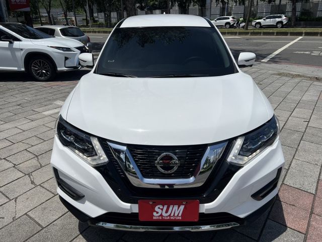 正21年12月領牌360環景一手車 2.0 2WD智行版.僅跑3萬多.6安.環景.TCS.定速.ACC跟車.盲點.電尾門  第2張相片
