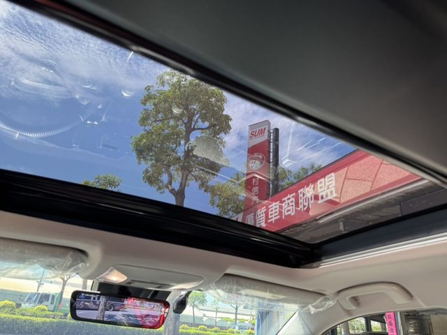 正25年，油電旗艦款，4WD，全景天窗，原廠保固保養中  第13張相片