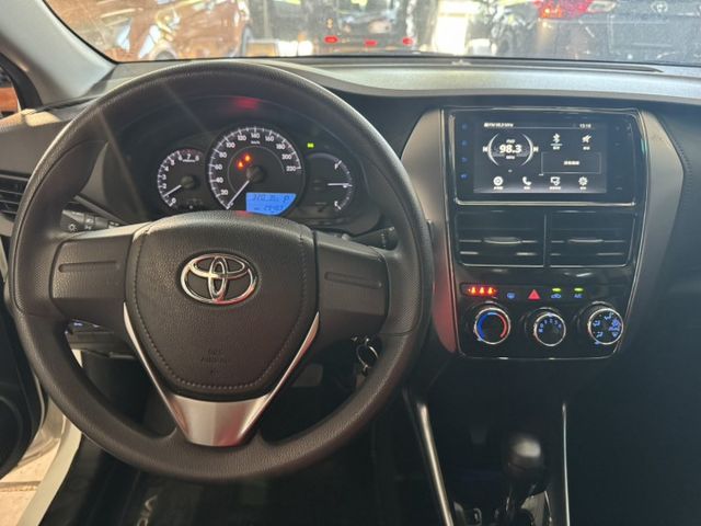 正22年，VIOS，代步神車，白色就是好看  第3張相片