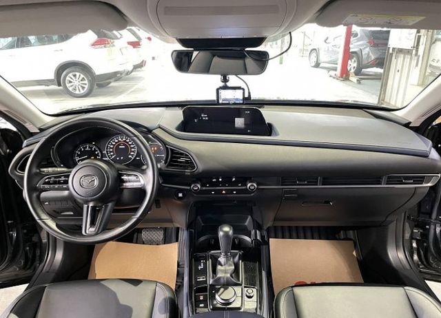 魂動鋼鐵灰 7安/i-key/摸門/循跡/盲點/ACC跟車/電動尾門/CarPlay 原鈑件認證車 僅跑53000KM  第12張相片