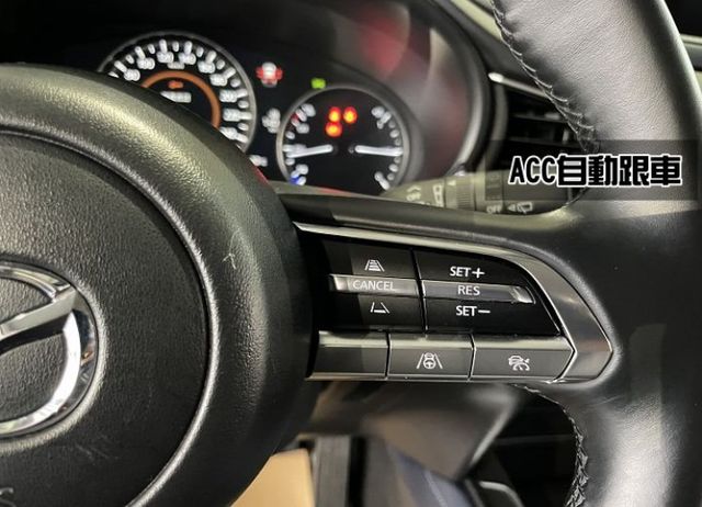 魂動鋼鐵灰 7安/i-key/摸門/循跡/盲點/ACC跟車/電動尾門/CarPlay 原鈑件認證車 僅跑53000KM  第13張相片