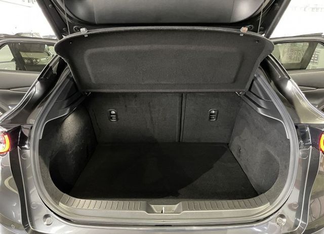 魂動鋼鐵灰 7安/i-key/摸門/循跡/盲點/ACC跟車/電動尾門/CarPlay 原鈑件認證車 僅跑53000KM  第20張相片