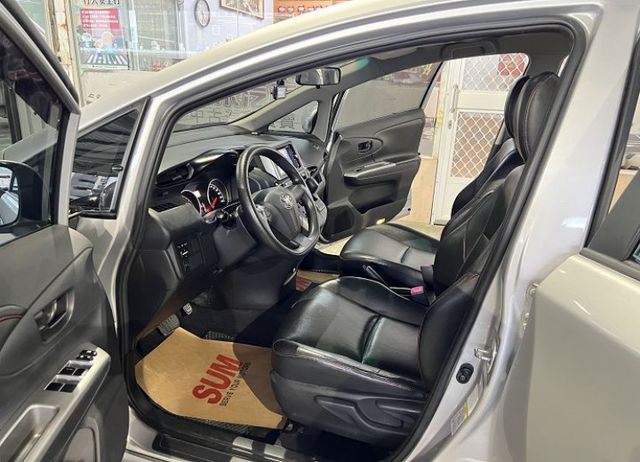 7人座 雙安/恆溫/方控/導航/倒車顯影 原鈑件認證車 購車再享1年2萬公里保固  第17張相片