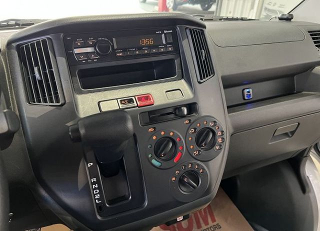 〔自排〕一手車 僅跑1萬公里 新車保固中 雙安/循跡/LED大燈/日行燈/前後錄影行車紀錄  第13張相片