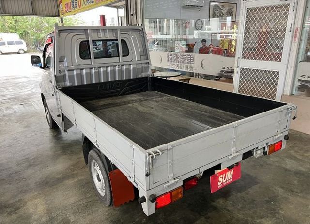 〔自排〕一手車 僅跑1萬公里 新車保固中 雙安/循跡/LED大燈/日行燈/前後錄影行車紀錄  第20張相片