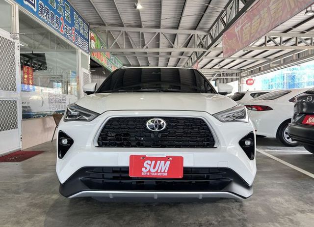 頂規潮玩版 加購原廠數萬元配備 僅跑17000KM 新車保固中 8安/i-KEY/摸門/盲點/跟車/環景/腳踢電尾門  第3張相片
