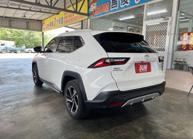 頂規潮玩版 加購原廠數萬元配備 僅跑17000KM 新車保固中 8安/i-KEY/摸門/盲點/跟車/環景/腳踢電尾門  第5張相片