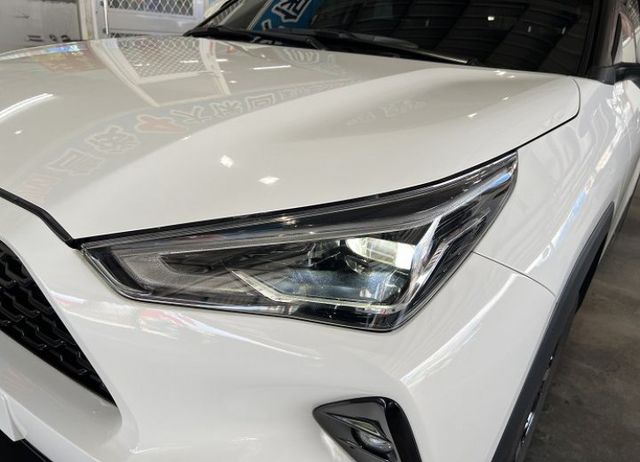 頂規潮玩版 加購原廠數萬元配備 僅跑17000KM 新車保固中 8安/i-KEY/摸門/盲點/跟車/環景/腳踢電尾門  第8張相片