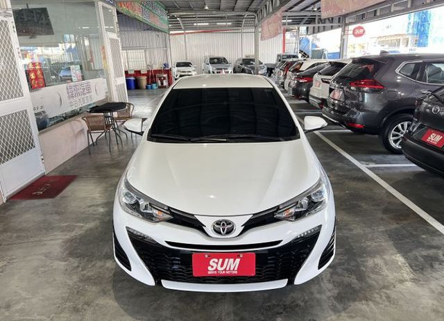 原廠影音版 加購原廠數萬元配備 原廠保養 行車紀錄/導航/倒車影像 僅跑7萬9 售後2年5萬公里保固  第2張相片