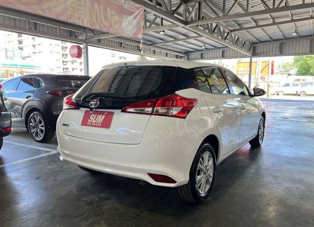 原廠影音版 加購原廠數萬元配備 原廠保養 行車紀錄/導航/倒車影像 僅跑7萬9 售後2年5萬公里保固  第7張相片