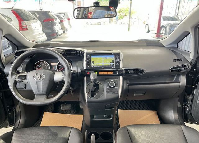 【7人座】原鈑件認證車．雙安．方控．恆溫．影音  第9張相片