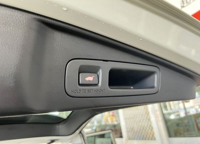 VTI-S 一手車 僅跑6萬 全程原廠保養 8安/摸門/ACC/盲點/循跡/Apple CarPlay/電動尾門  第17張相片