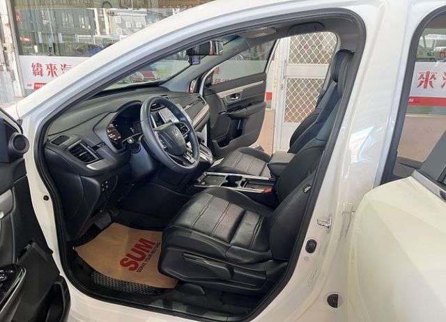 VTI-S 一手車 僅跑6萬 全程原廠保養 8安/摸門/ACC/盲點/循跡/Apple CarPlay/電動尾門  第18張相片