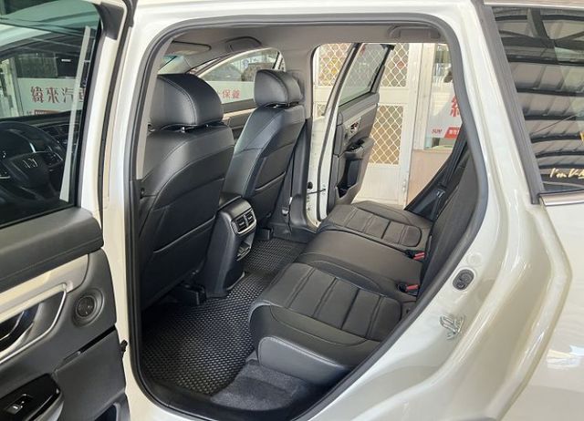 VTI-S 一手車 僅跑6萬 全程原廠保養 8安/摸門/ACC/盲點/循跡/Apple CarPlay/電動尾門  第19張相片