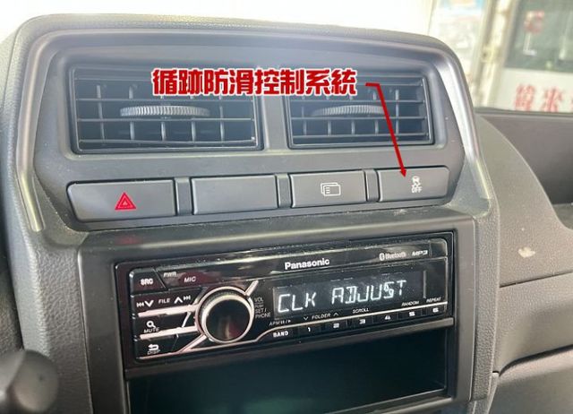 【自排】 一手車 僅跑3萬 原廠保養 定速/循跡/行車紀錄+倒車輔助影像  第11張相片