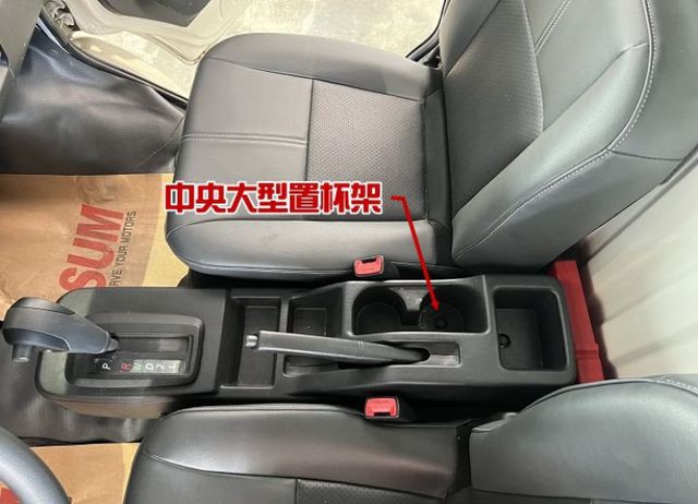 【自排】 一手車 僅跑3萬 原廠保養 定速/循跡/行車紀錄+倒車輔助影像  第13張相片