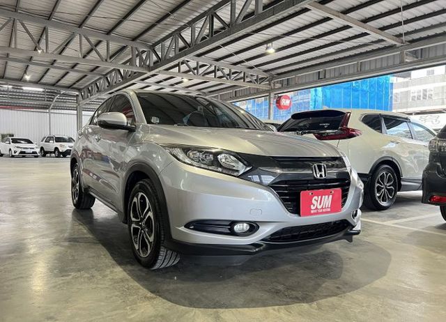 頂規S版 一手車 僅跑8萬7 8安/恆溫/定速/循跡/導航/影音 售後1年2萬公里保固  第4張相片