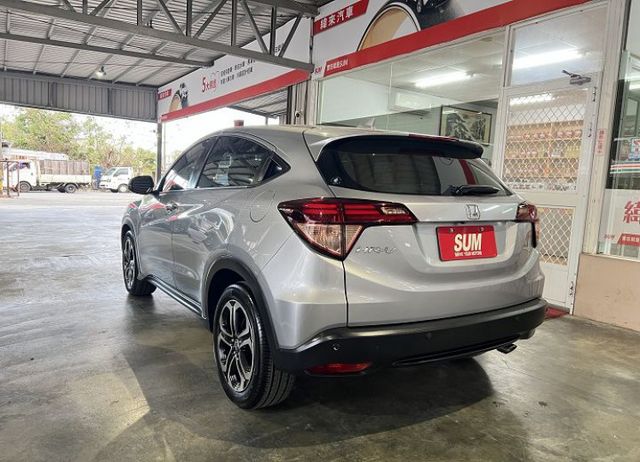 頂規S版 一手車 僅跑8萬7 8安/恆溫/定速/循跡/導航/影音 售後1年2萬公里保固  第5張相片