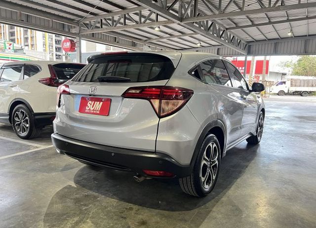 頂規S版 一手車 僅跑8萬7 8安/恆溫/定速/循跡/導航/影音 售後1年2萬公里保固  第6張相片