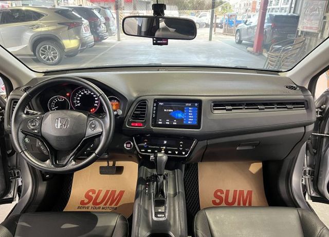 頂規S版 一手車 僅跑8萬7 8安/恆溫/定速/循跡/導航/影音 售後1年2萬公里保固  第10張相片