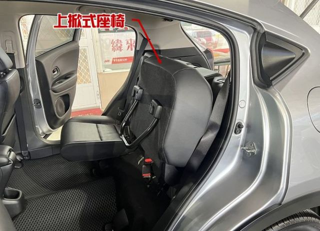 頂規S版 一手車 僅跑8萬7 8安/恆溫/定速/循跡/導航/影音 售後1年2萬公里保固  第15張相片