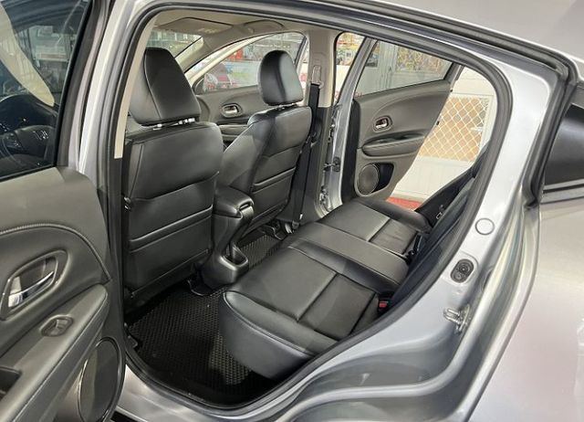 頂規S版 一手車 僅跑8萬7 8安/恆溫/定速/循跡/導航/影音 售後1年2萬公里保固  第19張相片