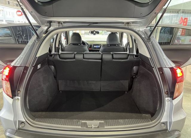 頂規S版 一手車 僅跑8萬7 8安/恆溫/定速/循跡/導航/影音 售後1年2萬公里保固  第20張相片