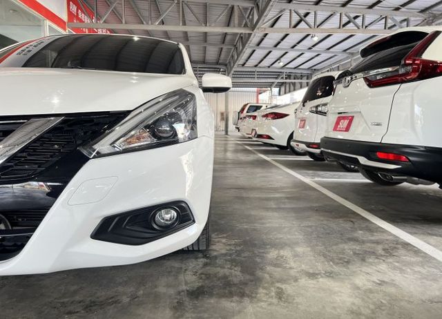 豪華影音版 原鈑件認證車 僅跑5萬7 售後2年5萬公里保固 配備6氣囊/循跡/原廠影音/倒車影像  第8張相片