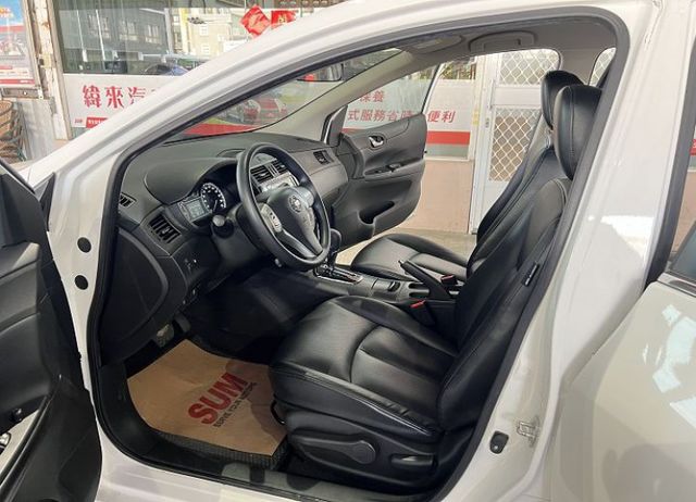 豪華影音版 原鈑件認證車 僅跑5萬7 售後2年5萬公里保固 配備6氣囊/循跡/原廠影音/倒車影像  第18張相片