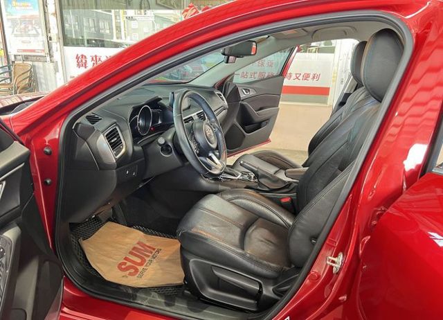 [5門]尊榮安全版 一手車 原廠保養 原鈑件認證車 i-key/6氣囊/恆溫/循跡/盲點/AEB/行車紀錄/倒車影像  第18張相片