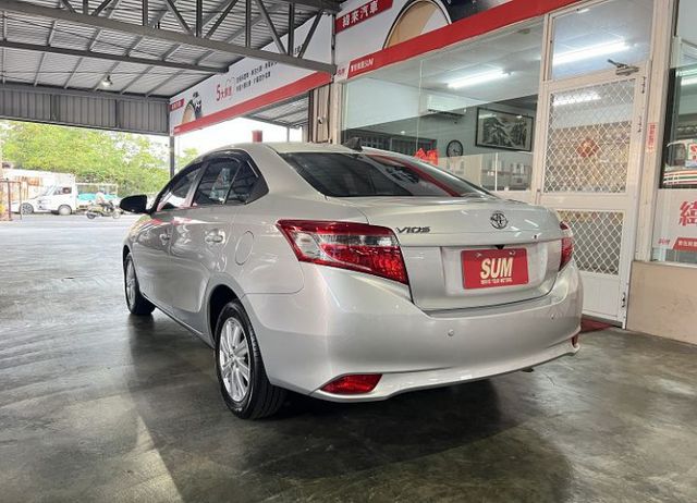 經典版 僅跑8萬1 加裝全新安卓機 配備雙氣囊/導航/倒車影像/CarPlay  售後1年2萬公里保固  第5張相片