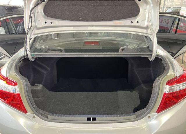 經典版 僅跑8萬1 加裝全新安卓機 配備雙氣囊/導航/倒車影像/CarPlay  售後1年2萬公里保固  第13張相片