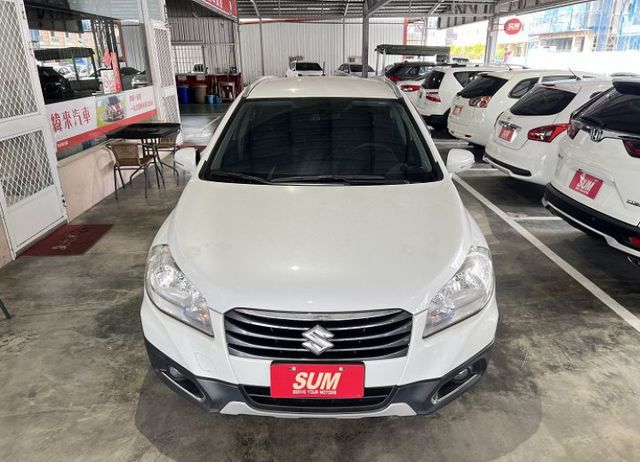 影音版 一手車 僅跑9萬4 原廠保養 配備i-key/7氣囊/定速/循跡/導航/倒車影像  第2張相片