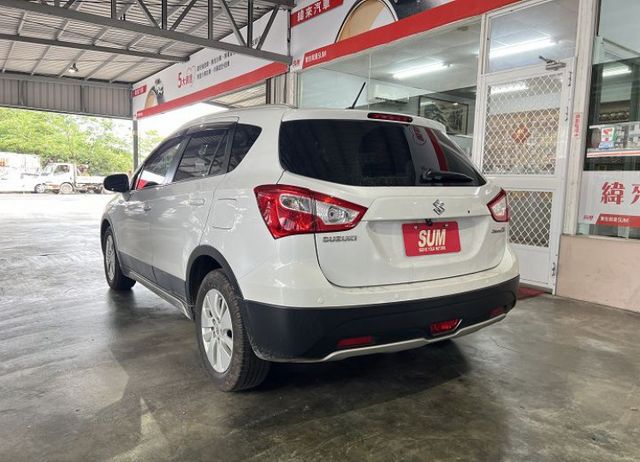 影音版 一手車 僅跑9萬4 原廠保養 配備i-key/7氣囊/定速/循跡/導航/倒車影像  第5張相片