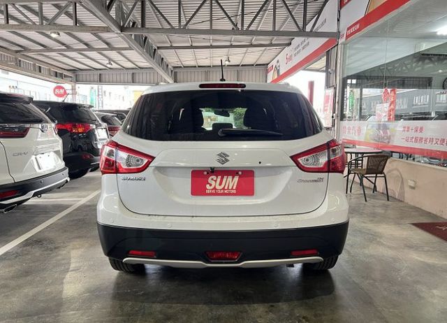 影音版 一手車 僅跑9萬4 原廠保養 配備i-key/7氣囊/定速/循跡/導航/倒車影像  第6張相片