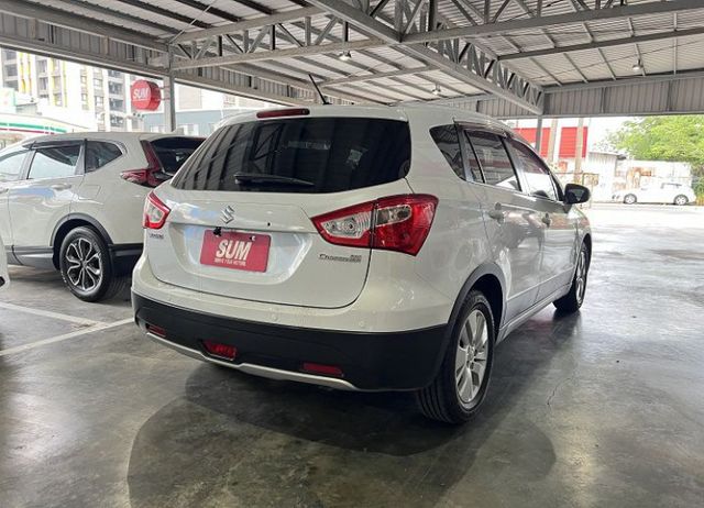 影音版 一手車 僅跑9萬4 原廠保養 配備i-key/7氣囊/定速/循跡/導航/倒車影像  第7張相片