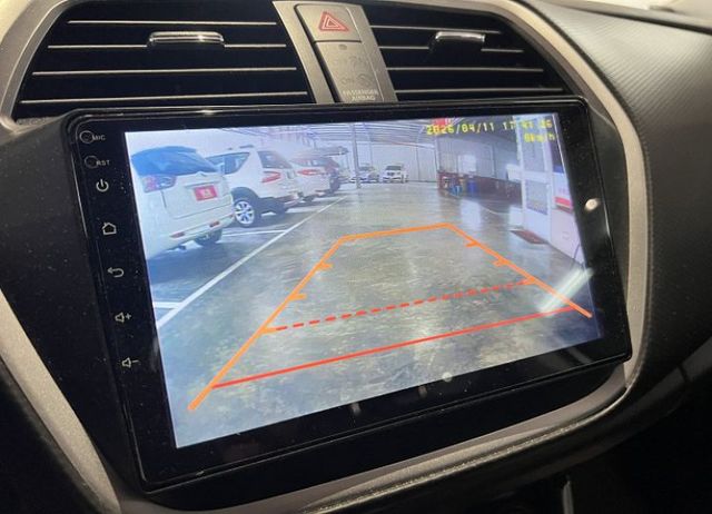 影音版 一手車 僅跑9萬4 原廠保養 配備i-key/7氣囊/定速/循跡/導航/倒車影像  第13張相片