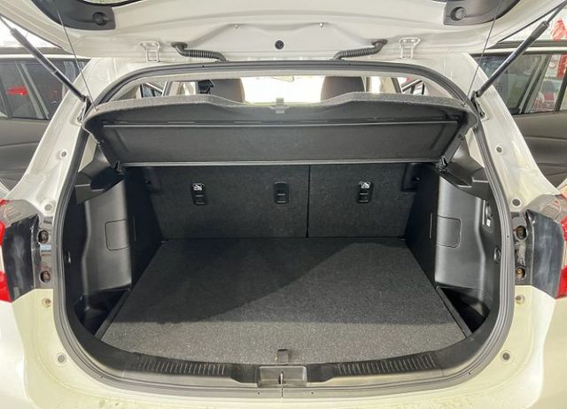 影音版 一手車 僅跑9萬4 原廠保養 配備i-key/7氣囊/定速/循跡/導航/倒車影像  第18張相片