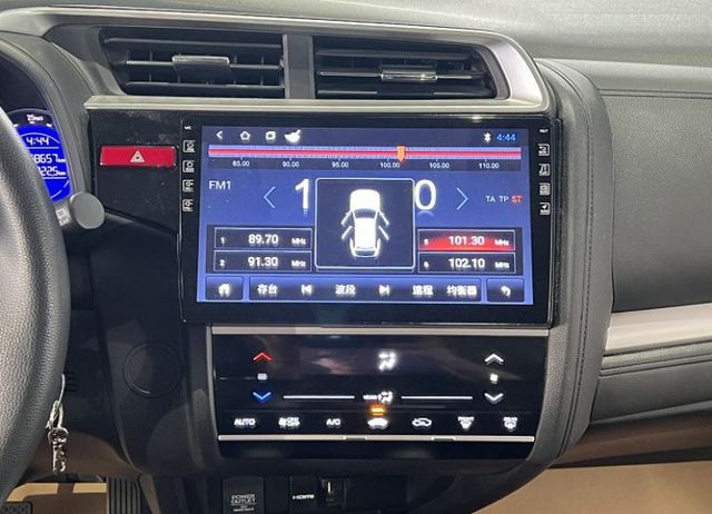 頂規S版 一手車 原廠保養 配備4氣囊/恆溫/定速/循跡/導航 售後1年2萬公里保固  第11張相片