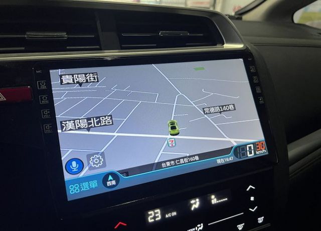 頂規S版 一手車 原廠保養 配備4氣囊/恆溫/定速/循跡/導航 售後1年2萬公里保固  第13張相片