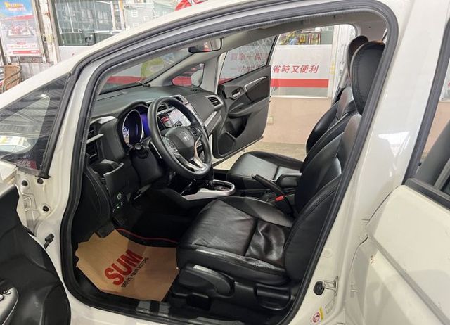 頂規S版 一手車 原廠保養 配備4氣囊/恆溫/定速/循跡/導航 售後1年2萬公里保固  第15張相片