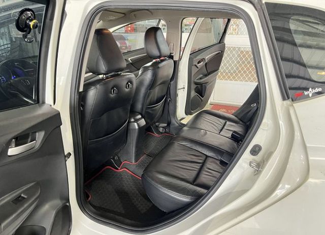 頂規S版 一手車 原廠保養 配備4氣囊/恆溫/定速/循跡/導航 售後1年2萬公里保固  第16張相片